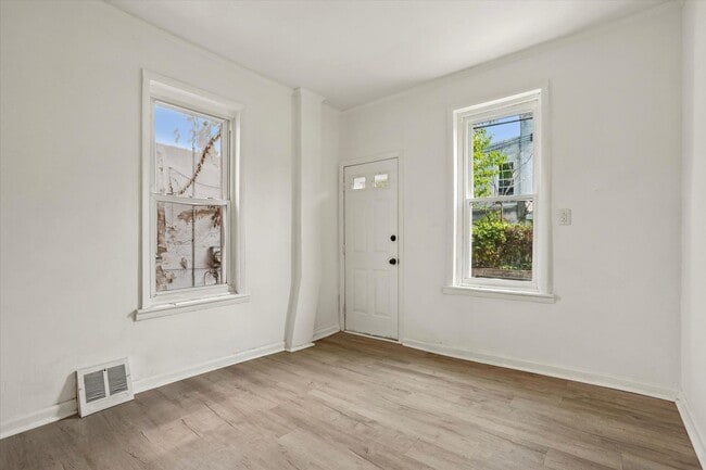 Building Photo - 227 N Simpson St