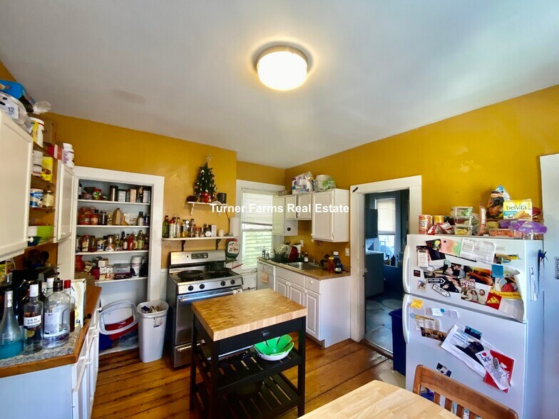 Building Photo - 44 Delle Ave