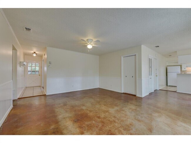 Building Photo - 3406 Norwood Hill Rd