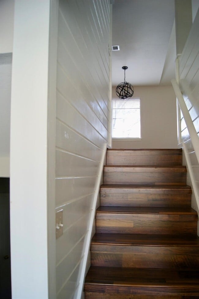 Building Photo - 3322 Sycamore Springs Dr