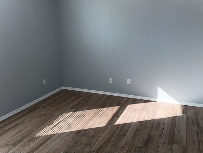 Building Photo - 3 Bedroom, 2 Bathroom Home! Schedule a Showing!