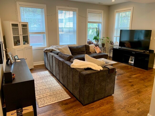 Building Photo - 2658 W Homer St