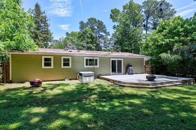 Building Photo - 1512 Beechwood Dr