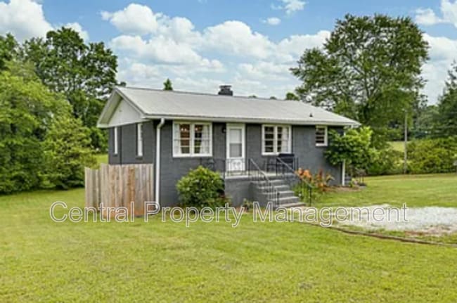 Building Photo - 1126 N Hwy 25 Bypass