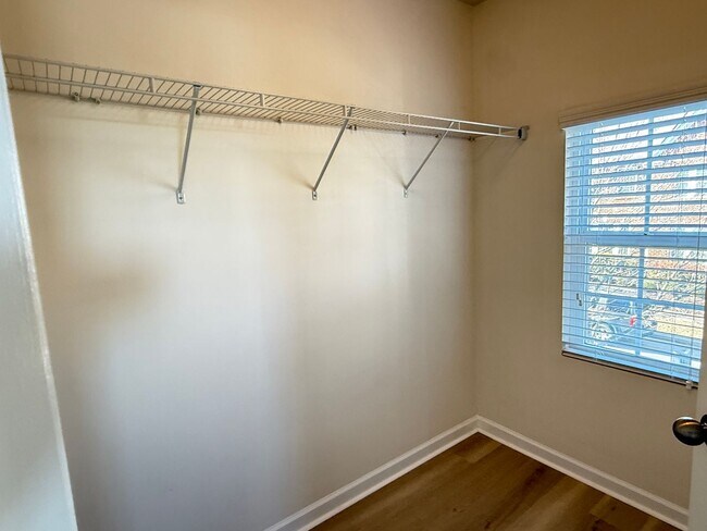 Building Photo - End-Unit Cornelius Townhome | 3BR + Flex Room | Fenced Courtyard | Near Birkdale & Greenway