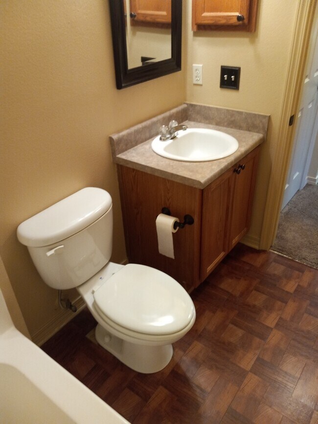 Building Photo - Cute patio home convenient to shopping and much more!