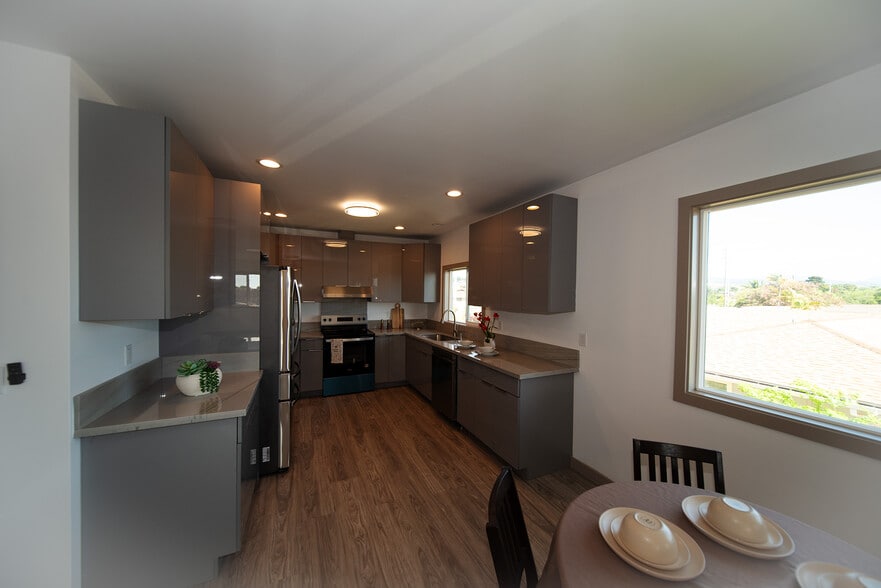 Building Photo - 1526 Hooli Cir