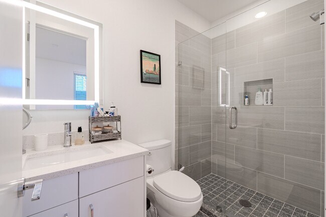 Building Photo - 3 Bed 3 Bath Townhome - Gated Community & Downtown Views! Lower Greenville area