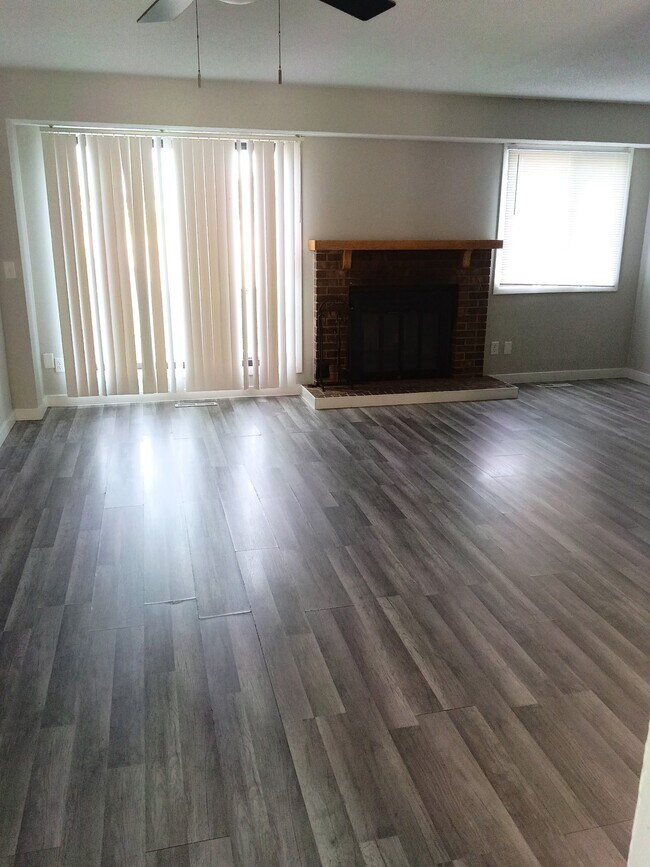 Building Photo - 170 Bridlewood Dr