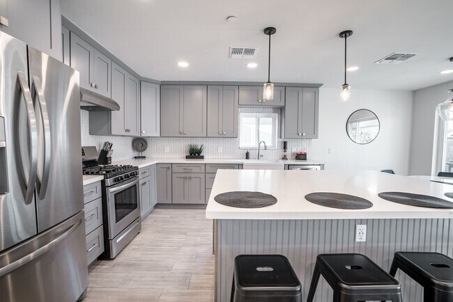 Building Photo - NO HOA Heated Pool-Gorgeous 3bed/2bath Home in Old Town Scottsdale