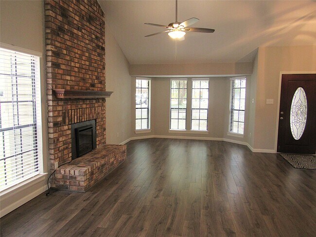 Building Photo - 3311 Golden Willow Dr