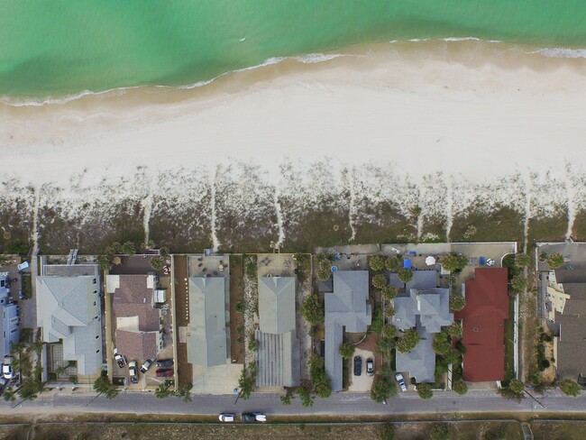 Building Photo - Charming Beach-Front 4bd Home