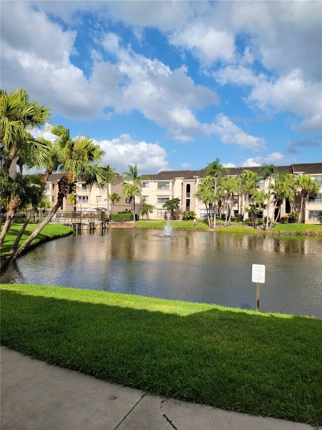 Building Photo - 2846 S University Dr