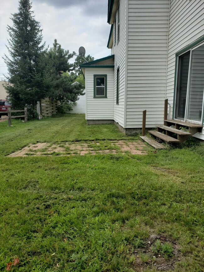 Building Photo - 902 S 4th Ave