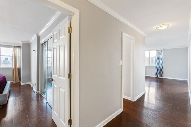 Building Photo - 6040 BLVD E