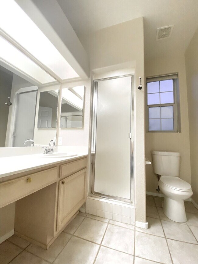 Building Photo - Enchanted Hills - 4BR/2Bath