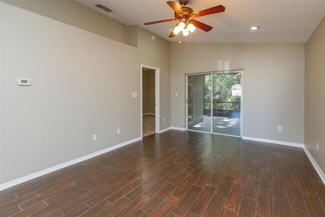 Building Photo - Single Family Home Like New