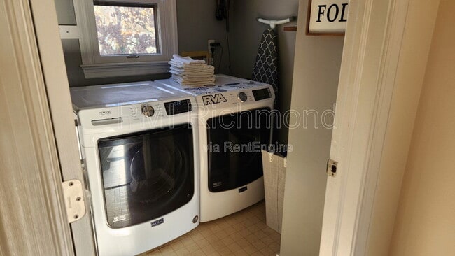 Building Photo - 2018 Cambridge Dr