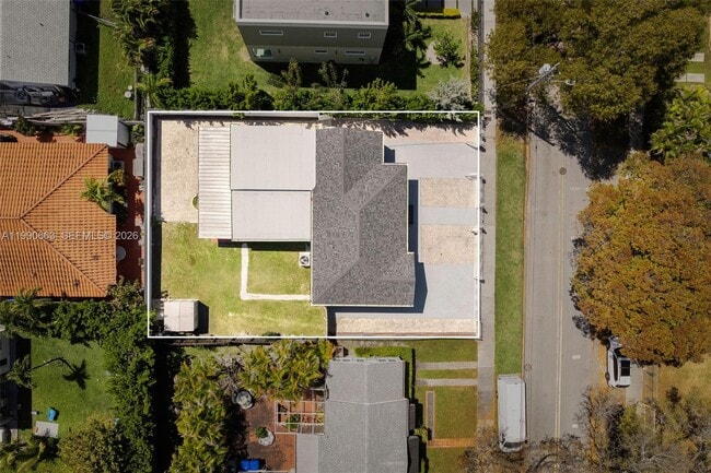 Building Photo - 3640 SW 13th St