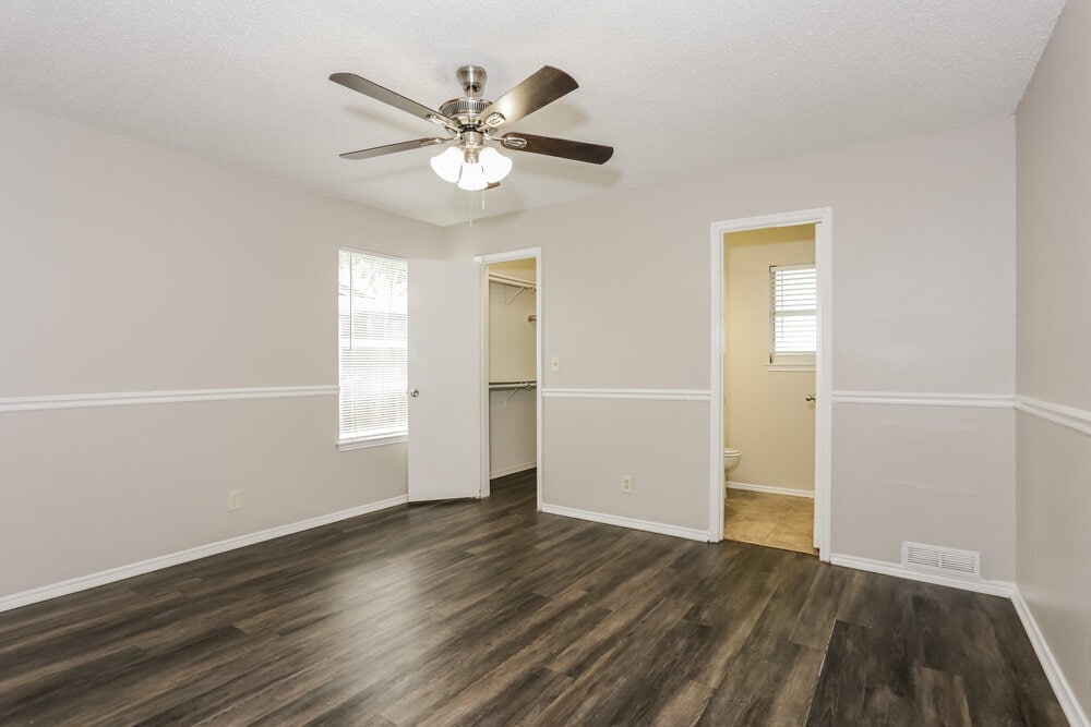 Building Photo - 8120 Camelot Rd