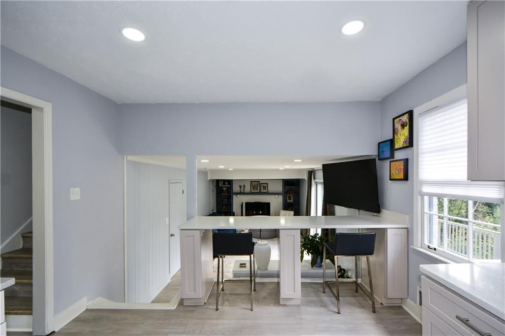 Building Photo - 643 Navarre Dr