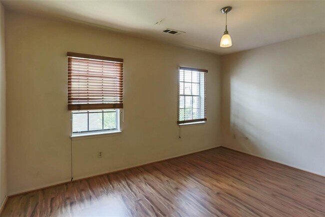 Building Photo - 9901 Sharpcrest St