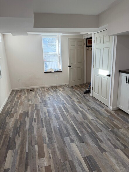 Building Photo - 89 Monroe St