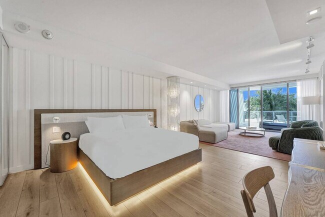 Building Photo - 2201 Collins Ave