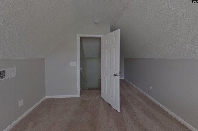 Building Photo - 89 Smokewood Dr