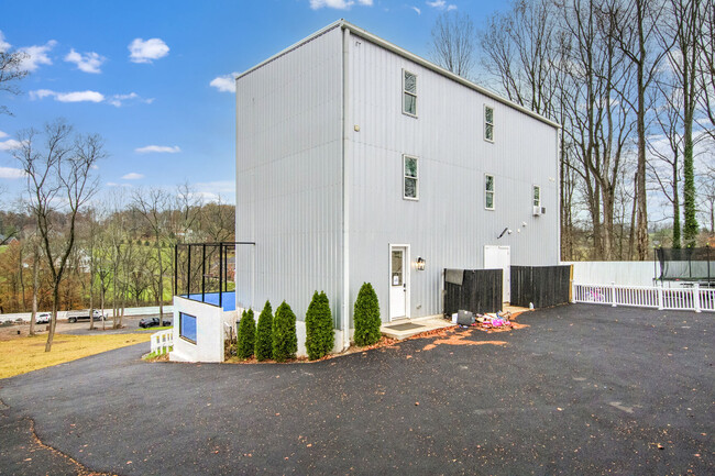 Building Photo - 17806 Dry Mill Rd