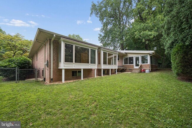 Building Photo - 7016 Hopewood St