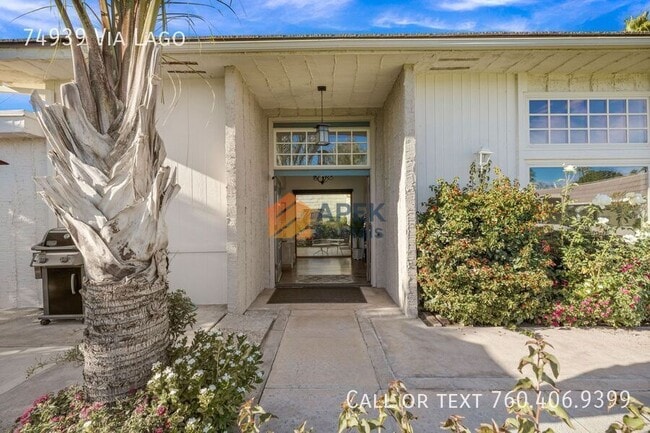 Building Photo - 74939 Vía Lago