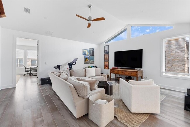 Building Photo - 4016 Diligence Dr