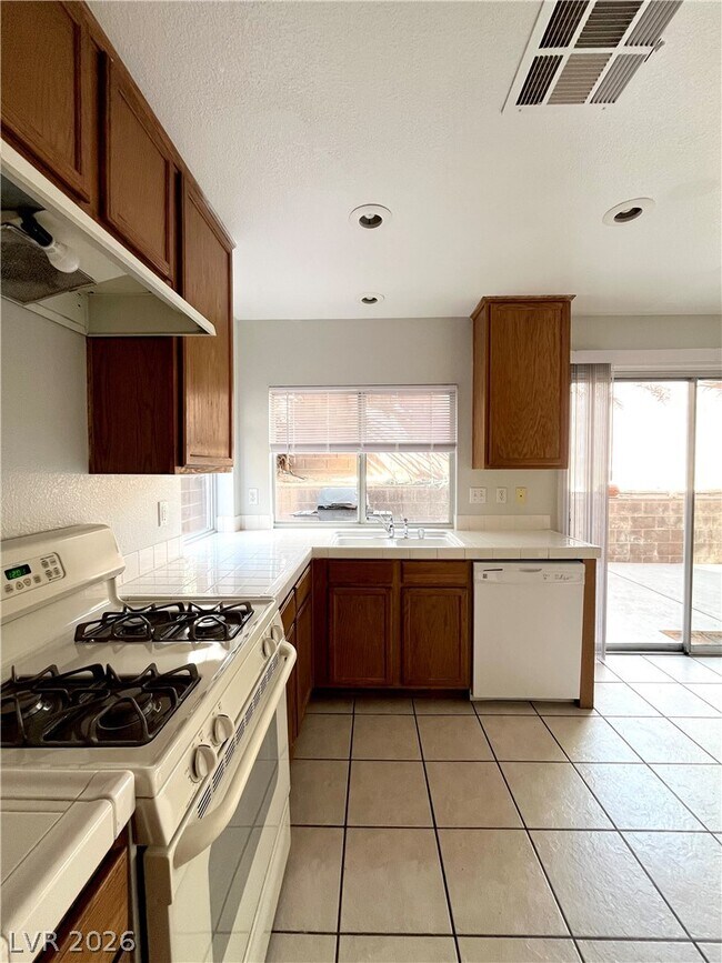 Building Photo - 913 Toro Canyon Ln