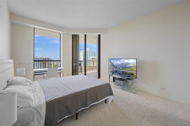 Building Photo - 20191 E Country Club Dr