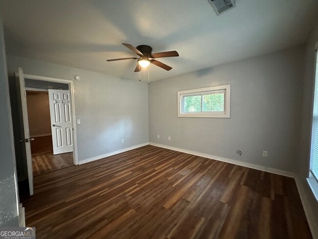 Building Photo - 204 W 3rd St