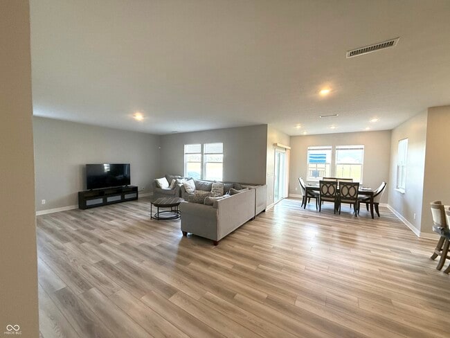 Building Photo - 2079 Dixon Crk Dr