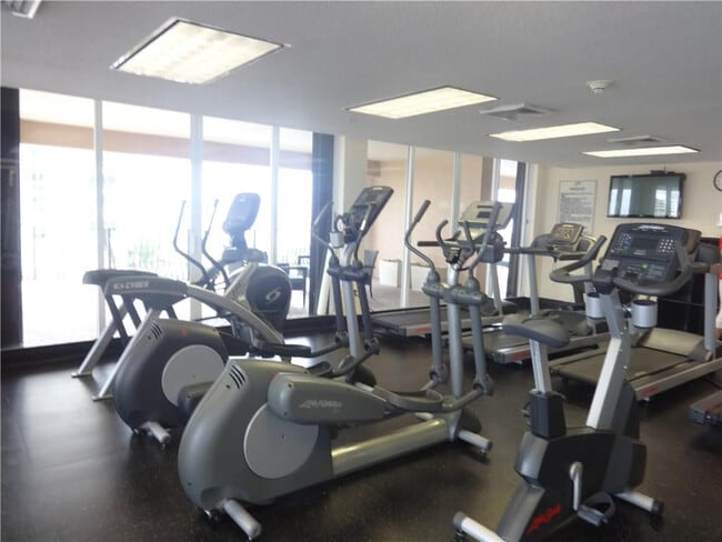 Building Photo - 100 S Birch Rd