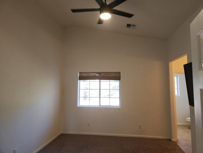Building Photo - Amazing 2 bed + den / 2 baths in Stone Creek