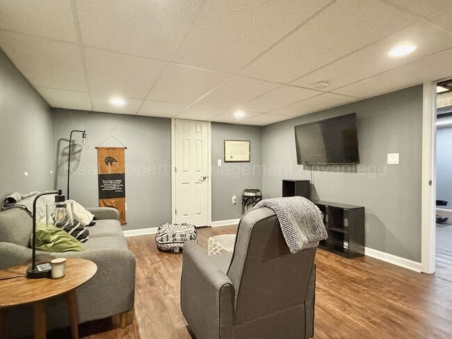 Building Photo - Spacious 4-Bedroom Minutes from Birmingham