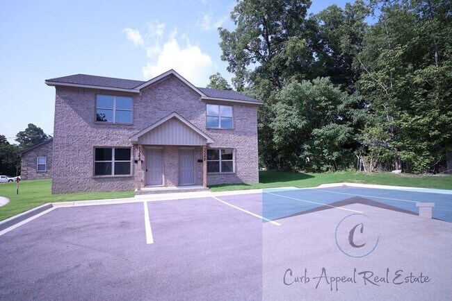 Building Photo - First month move in special $800!! Beautiful 2 bed 2 bath duplex, includes washer and dryer