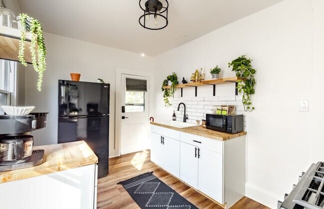 Building Photo - 575 1/2 City Park Avenue-SI ID1265634P