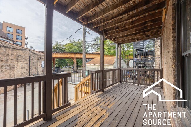 Building Photo - 2835 W Medill Ave