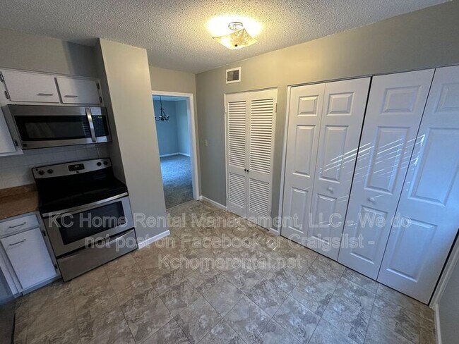 Building Photo - 9338 Bluejacket St