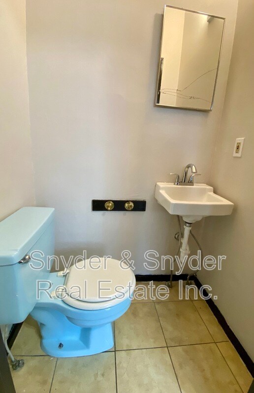 Building Photo - 390 Doyle St