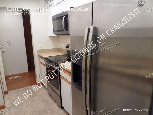 Building Photo - Super-Cute Updated 2-Bedroom Condo in Love...