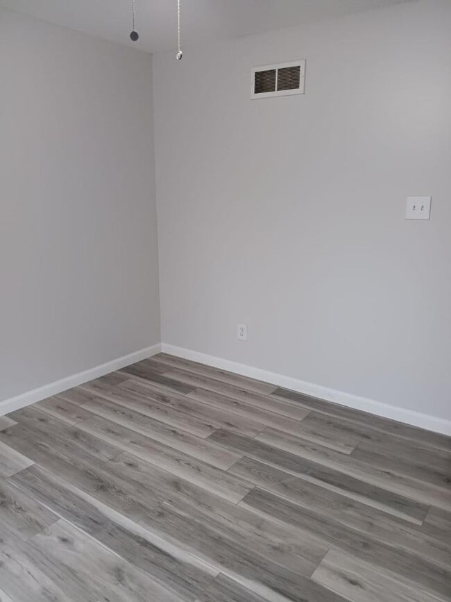 Updated Flooring throughout - 620 Graybridge E