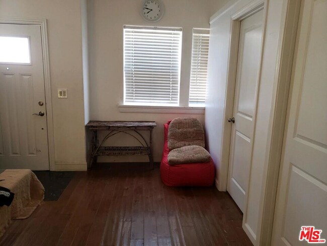 Building Photo - 1821 W 12th Pl