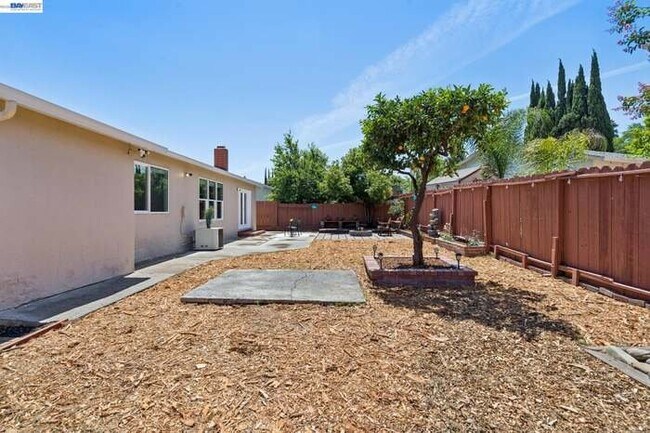 Building Photo - 2800 Seville Cir