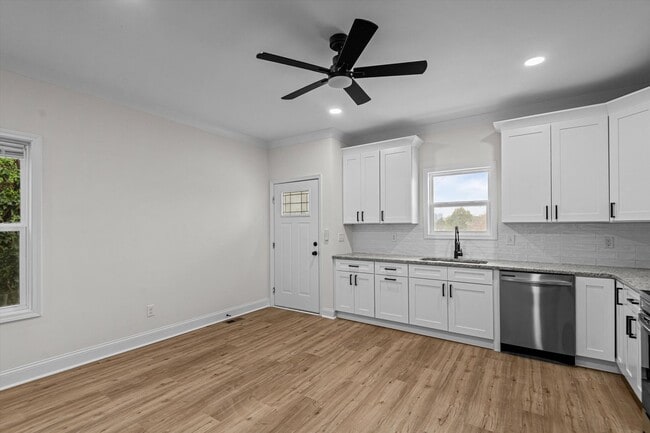 Building Photo - 1318 House St